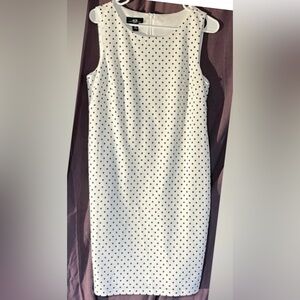 White w/ black polka dots sheath or A-line dress, full-lined sz8 AGB. Like new.